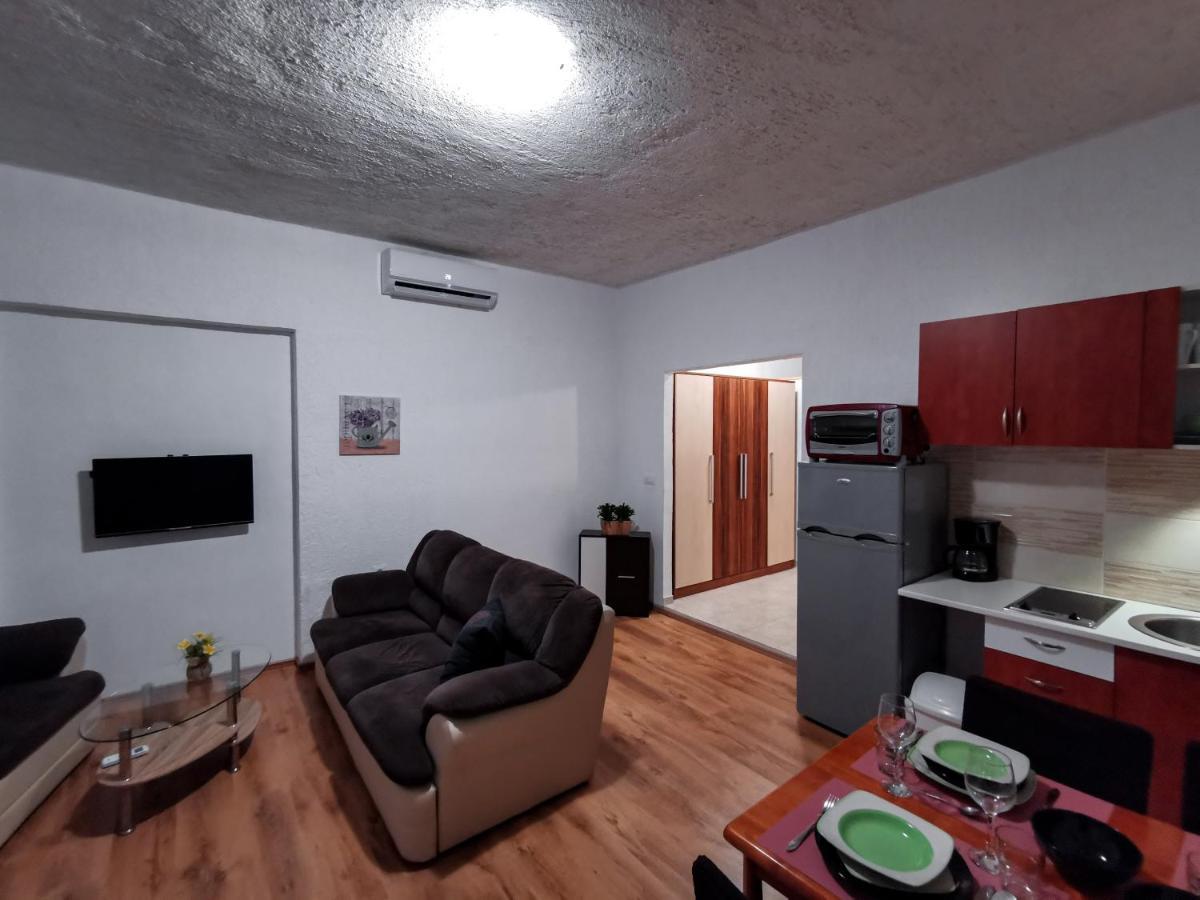 Apartments & Studio Pekica 로비니 외부 사진