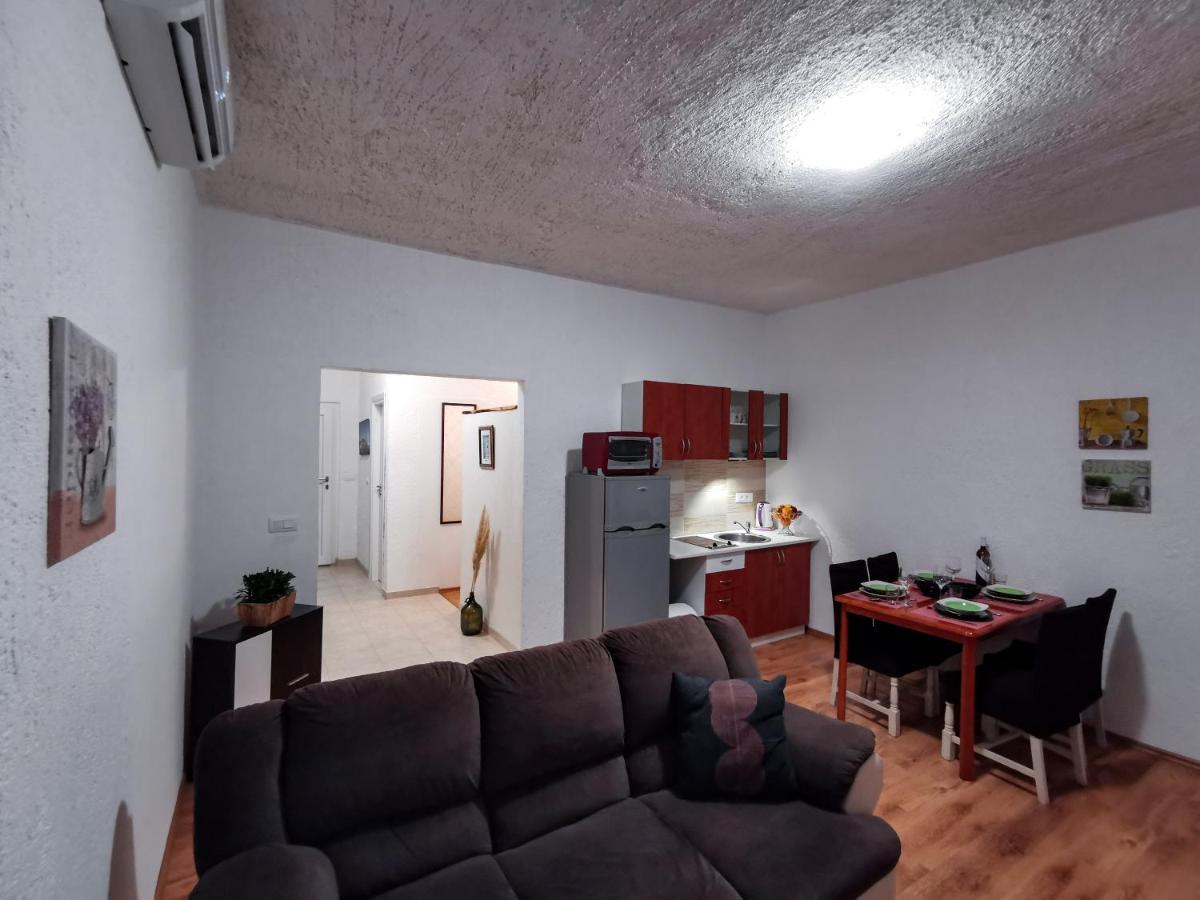 Apartments & Studio Pekica 로비니 외부 사진