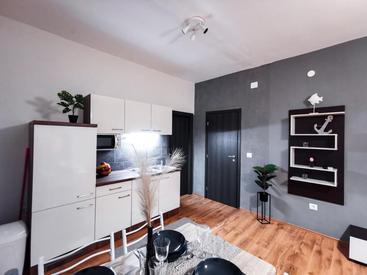 Apartments & Studio Pekica 로비니 외부 사진