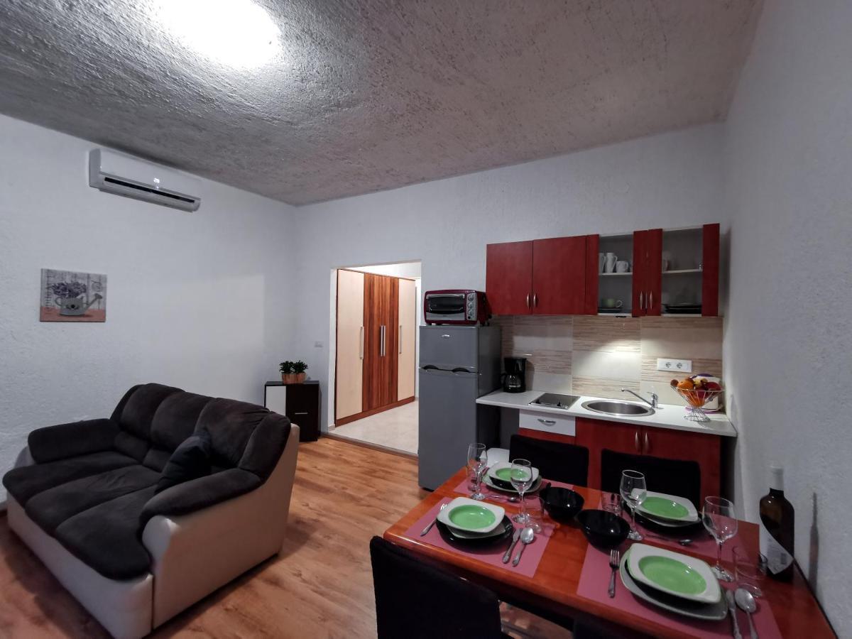 Apartments & Studio Pekica 로비니 외부 사진