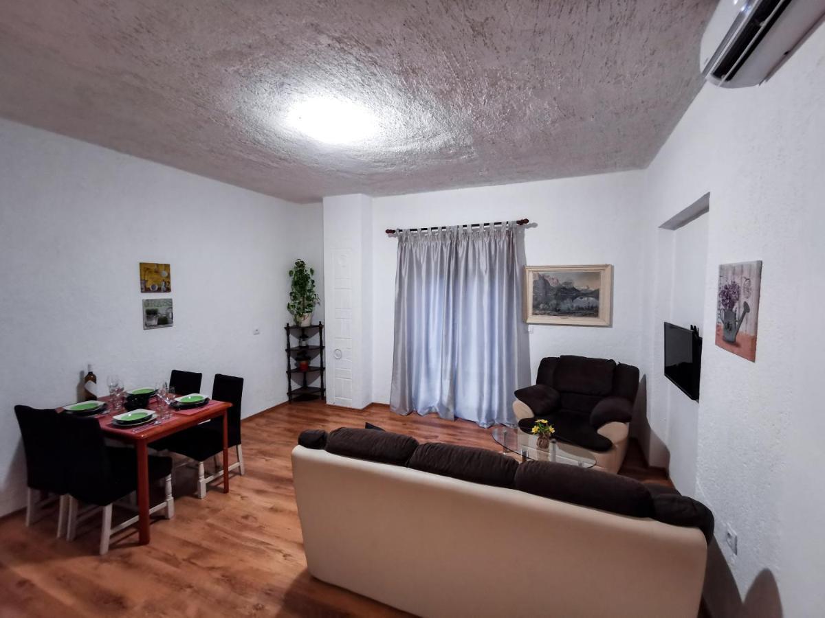 Apartments & Studio Pekica 로비니 외부 사진