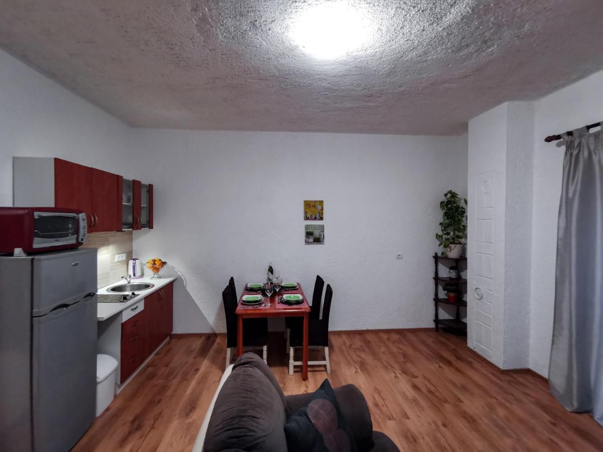 Apartments & Studio Pekica 로비니 외부 사진