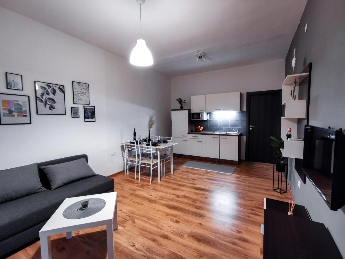 Apartments & Studio Pekica 로비니 외부 사진