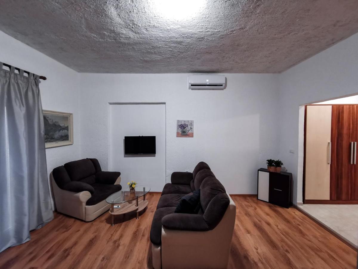 Apartments & Studio Pekica 로비니 외부 사진