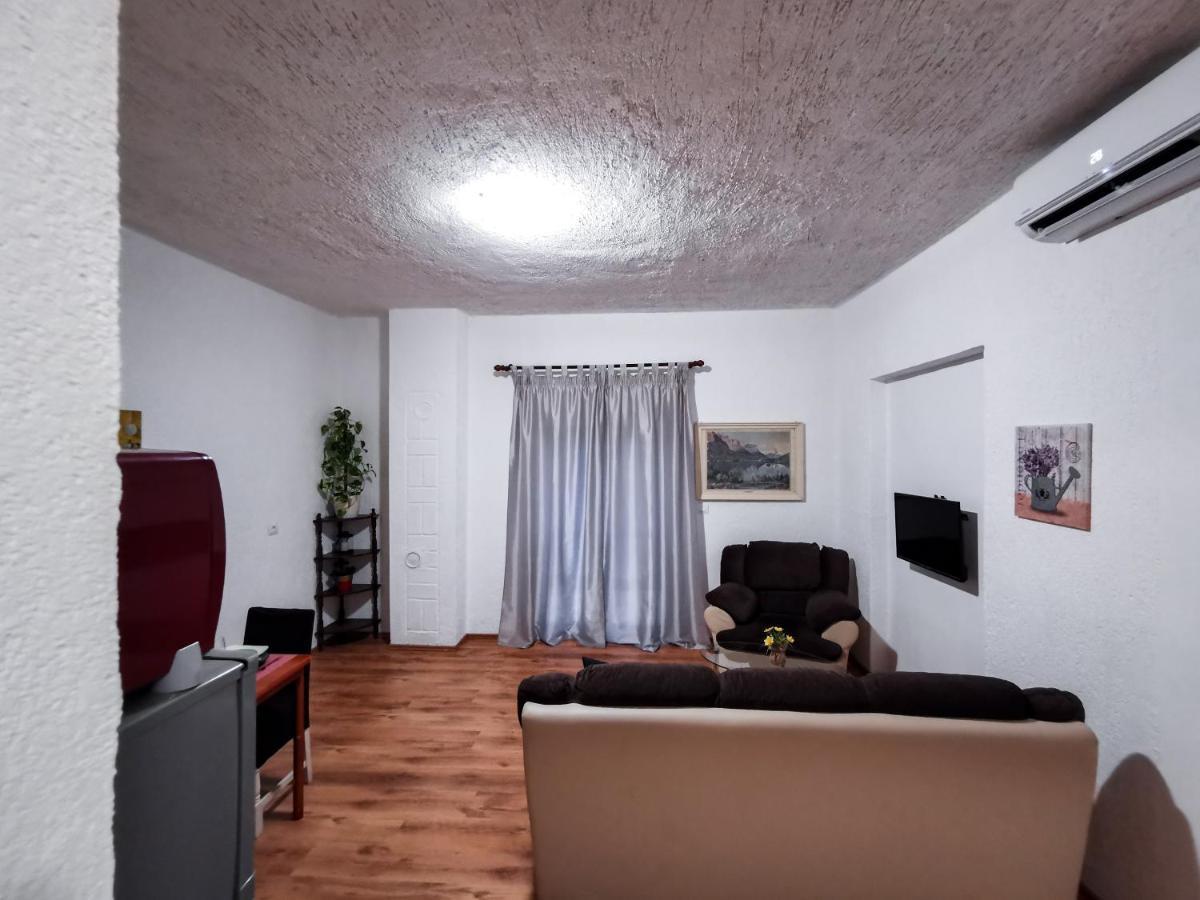 Apartments & Studio Pekica 로비니 외부 사진